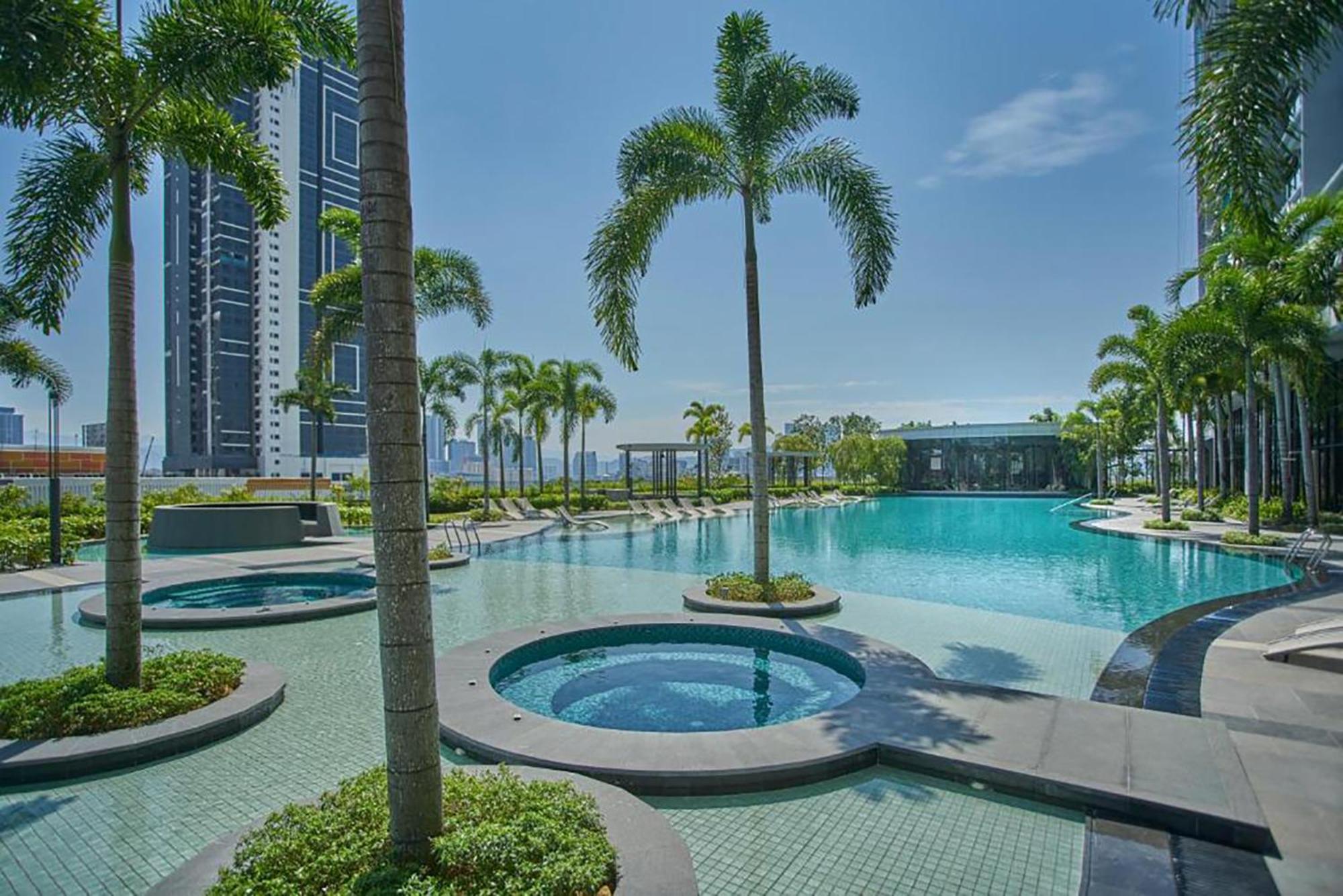 Skyscraper 65 Kl Highest Outdoor Bathtub Luxury Lavish Designer Suite Penthouse Lv65 Kuala Lumpur Exterior photo